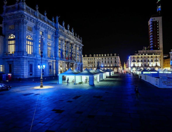 illuminazione facciata edificio pubblico